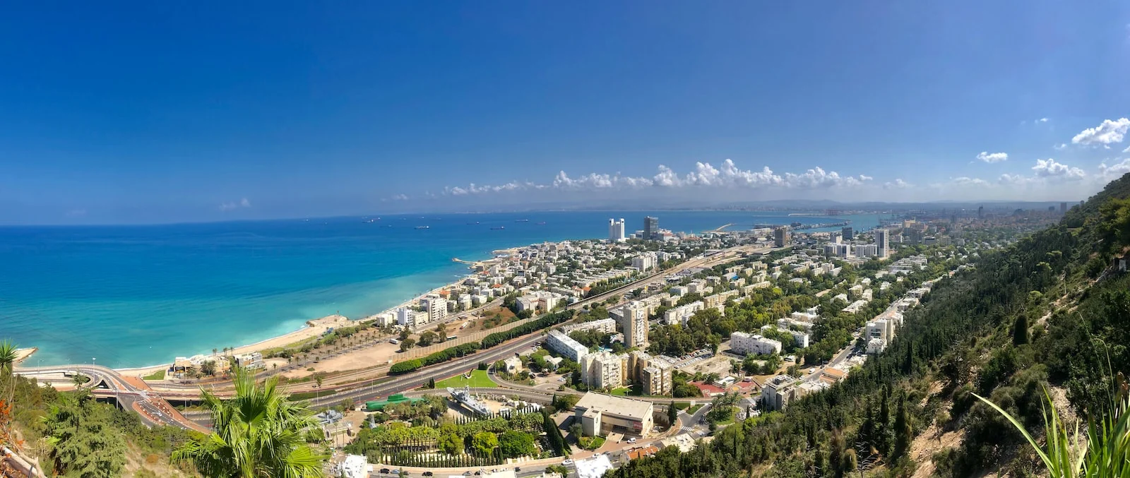 Israël aerial view of city buildings near body of water during daytime