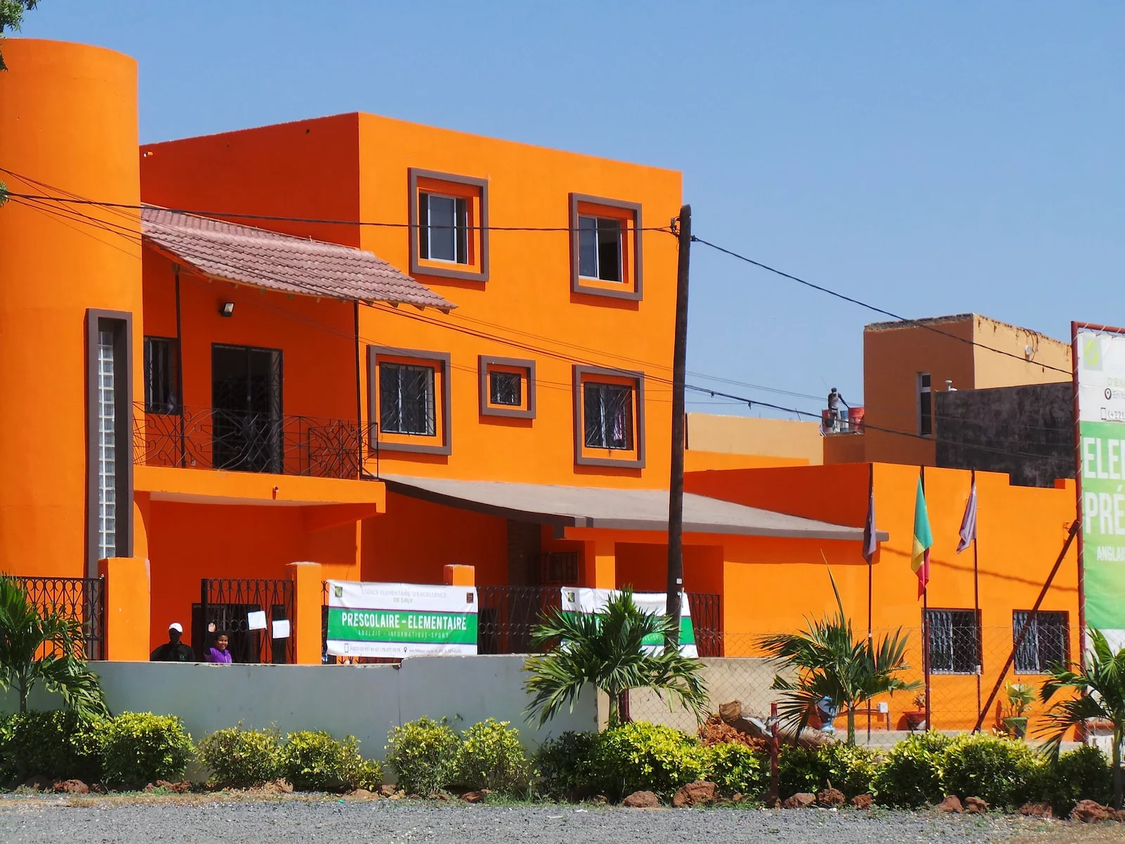 Sénégal orange concrete buildings